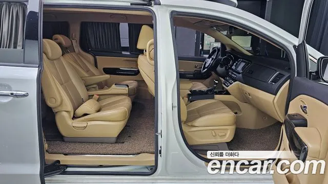 Kia Carnival 2019 thumb 6