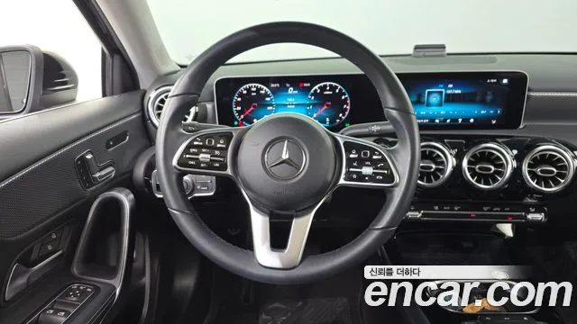 Mercedes-Benz A-Class 2020 thumb 10
