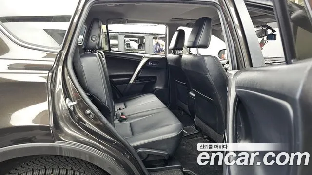 Toyota RAV4 2016 thumb 10