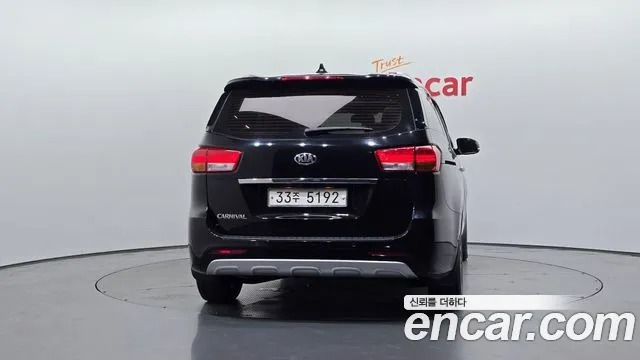 Kia Carnival 2015 thumb 9