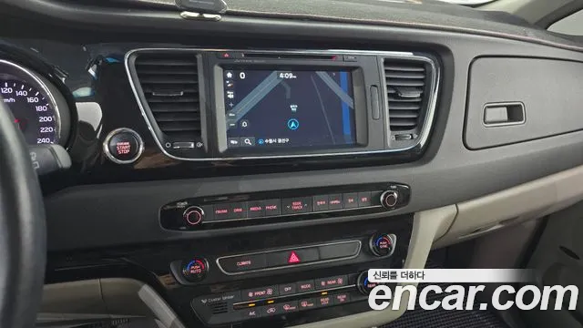Kia Carnival 2015 thumb 3