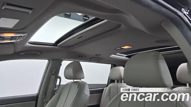 Kia Carnival 2015 thumb 4