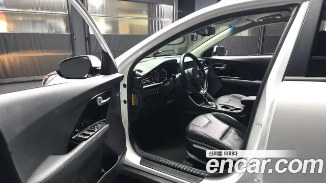 Kia Niro 2019 thumb 2