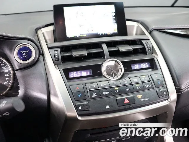 Lexus NX 2017 thumb 12