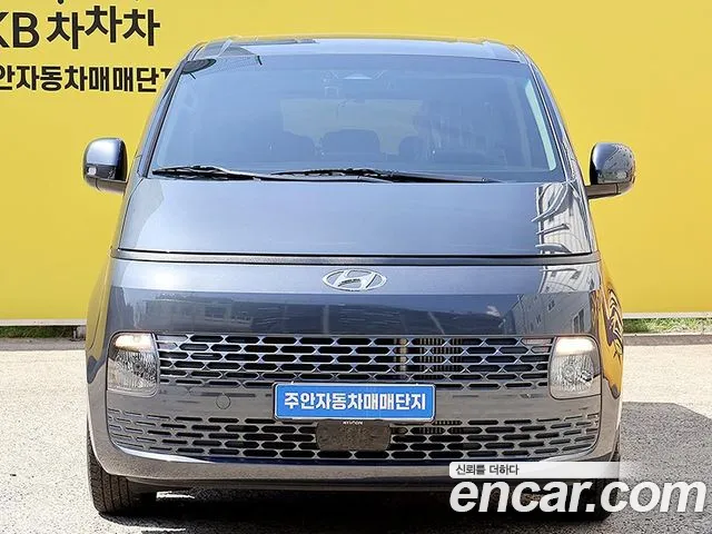 Hyundai Staria 2023 thumb 3