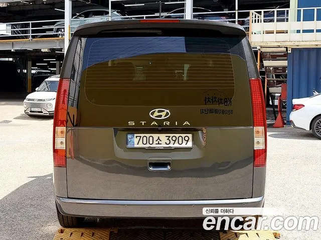 Hyundai Staria 2023 thumb 4