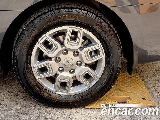 Hyundai Staria 2023 thumb 5