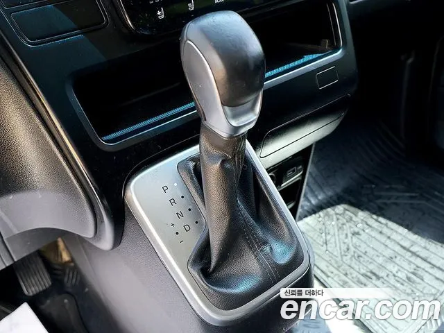 Hyundai Staria 2023 thumb 9