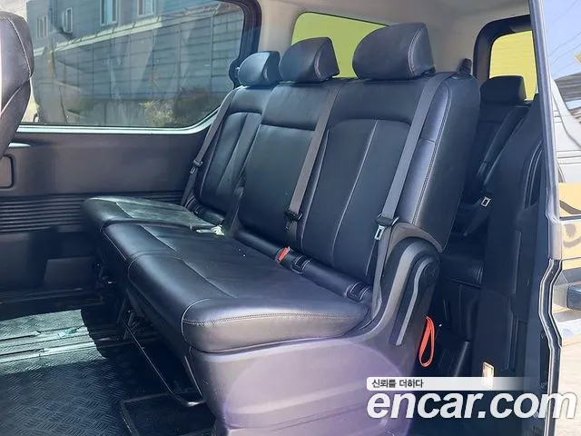 Hyundai Staria 2023 thumb 10