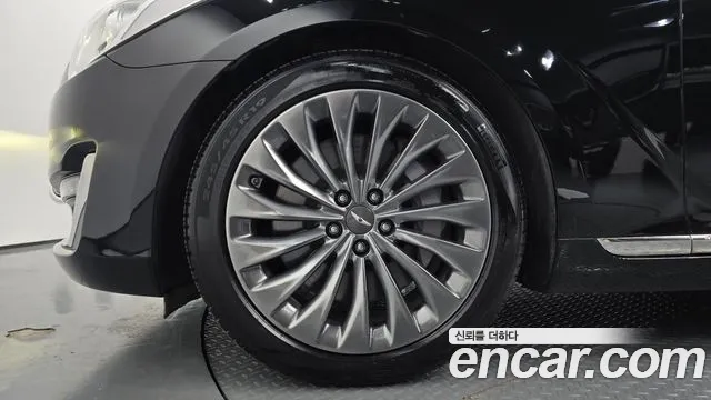 Genesis G90 2016 thumb 6
