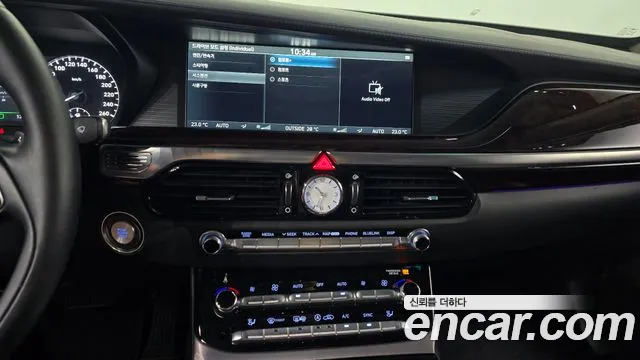 Genesis G90 2016 thumb 9