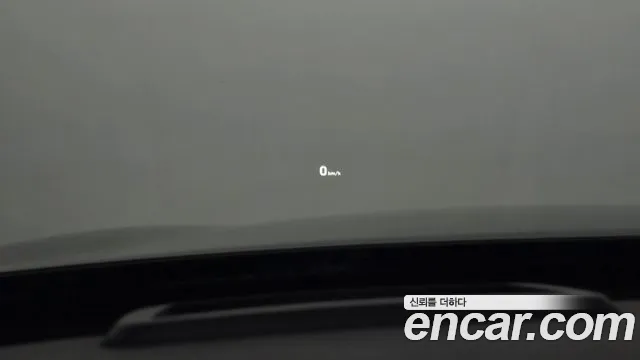 Genesis G90 2016 thumb 12