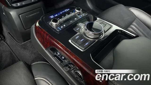 Genesis G90 2016 thumb 2