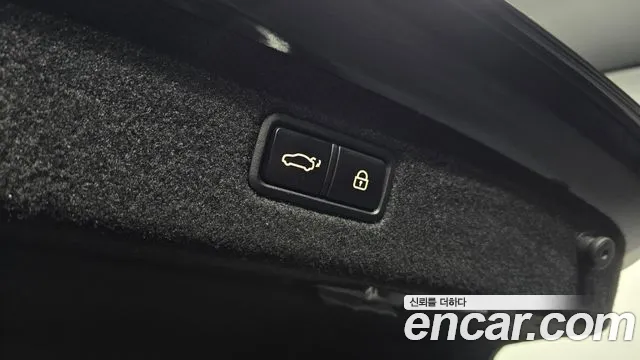 Genesis G90 2016 thumb 8