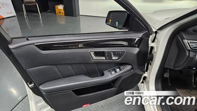 Mercedes-Benz E-Class 2015 thumb 4