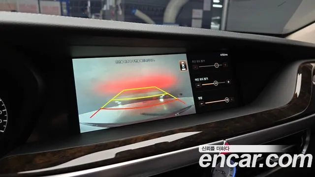 Genesis G90 2019 thumb 11
