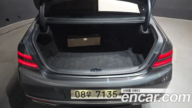 Genesis G90 2019 thumb 10