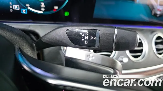 Mercedes-Benz E-Class 2023 thumb 8