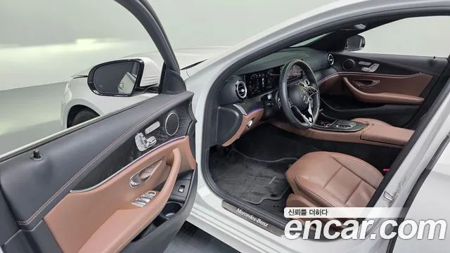 Mercedes-Benz E-Class 2023 thumb 11