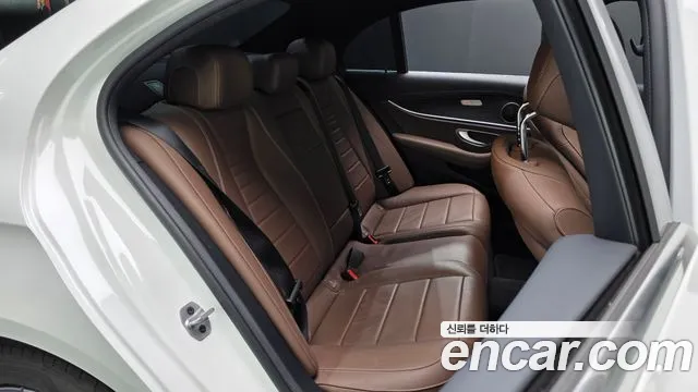 Mercedes-Benz E-Class 2023 thumb 9