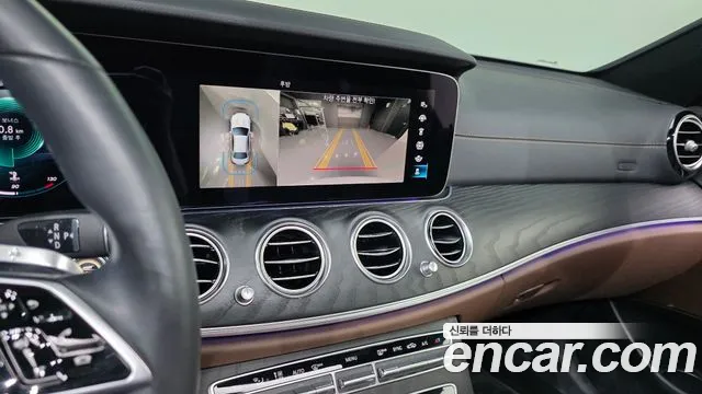 Mercedes-Benz E-Class 2023 thumb 6