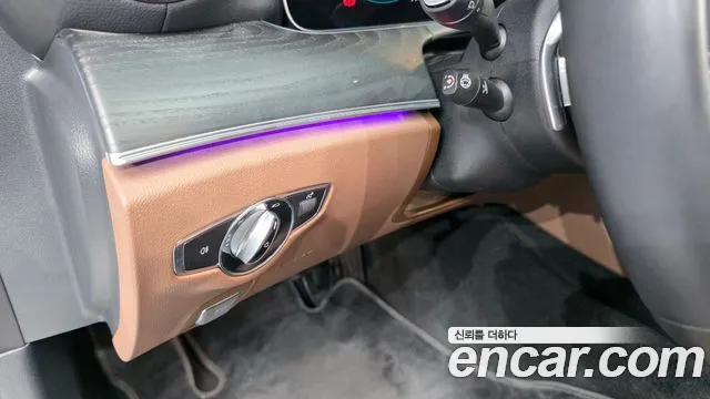 Mercedes-Benz E-Class 2023 thumb 5