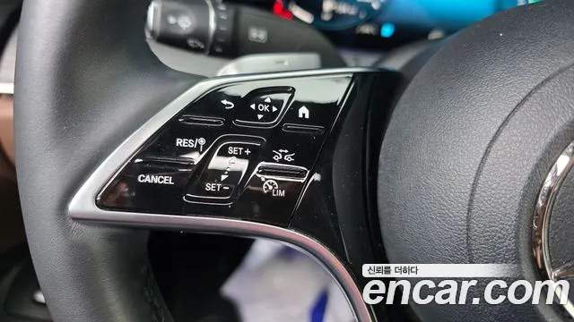 Mercedes-Benz E-Class 2023 thumb 3