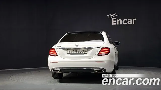Mercedes-Benz E-Class 2019 thumb 10