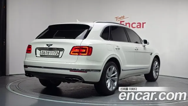 Bentley Bentayga 2020 thumb 3
