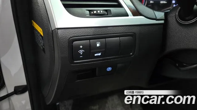 Hyundai Genesis 2016 thumb 3