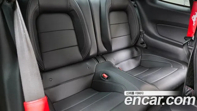 Ford Mustang 2022 thumb 2