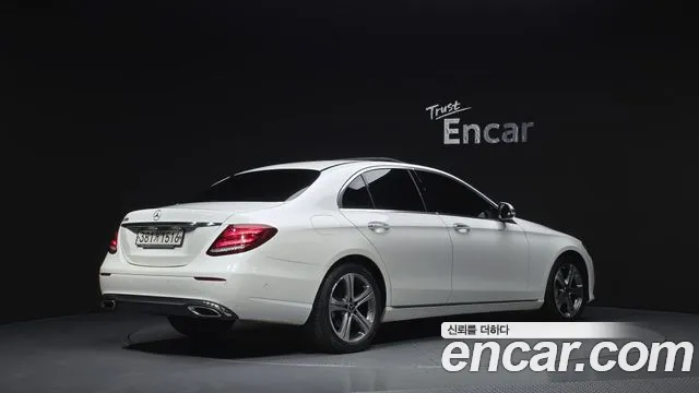Mercedes-Benz E-Class 2019 thumb 8