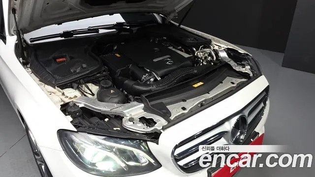 Mercedes-Benz E-Class 2019 thumb 11