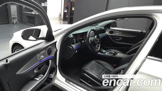 Mercedes-Benz E-Class 2019 thumb 2