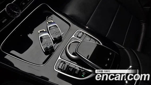 Mercedes-Benz E-Class 2019 thumb 10