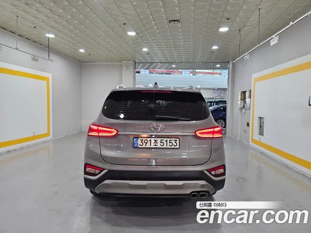 Hyundai Santa Fe 2018 thumb 6