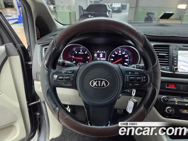 Kia Carnival 2014 thumb 12