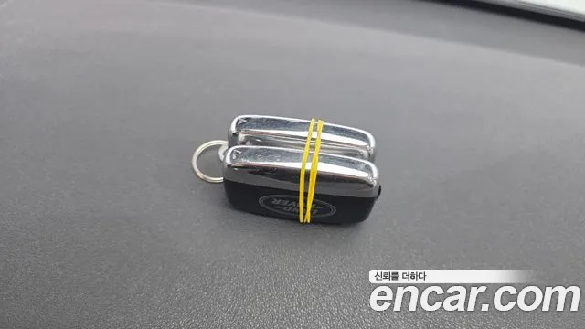 Land Rover Discovery Sport 2019 thumb 10