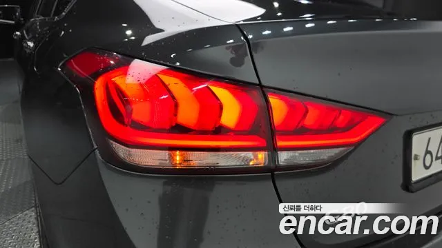 Genesis G80 2016 thumb 2
