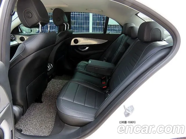 Mercedes-Benz E-Class 2018 thumb 7