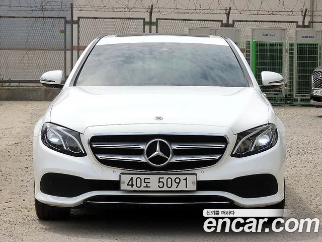 Mercedes-Benz E-Class 2018 thumb 11