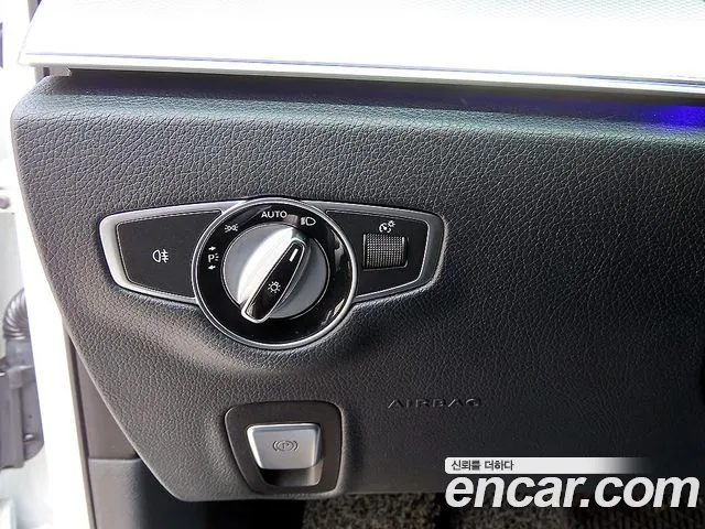 Mercedes-Benz E-Class 2018 thumb 3