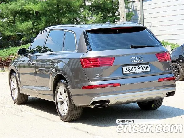 Audi Q7 2019 thumb 11