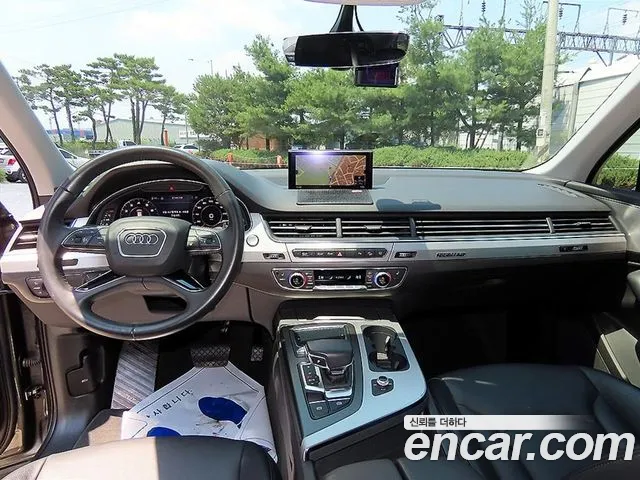Audi Q7 2019 thumb 7