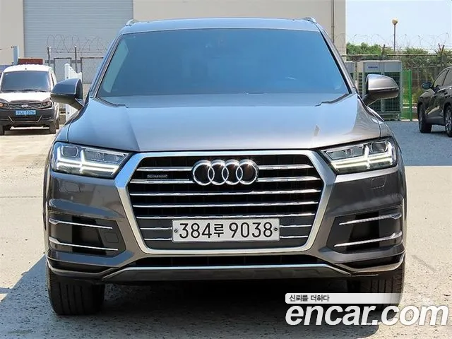 Audi Q7 2019 thumb 5
