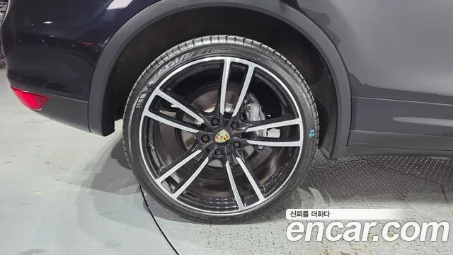 Porsche Cayenne 2013 thumb 7