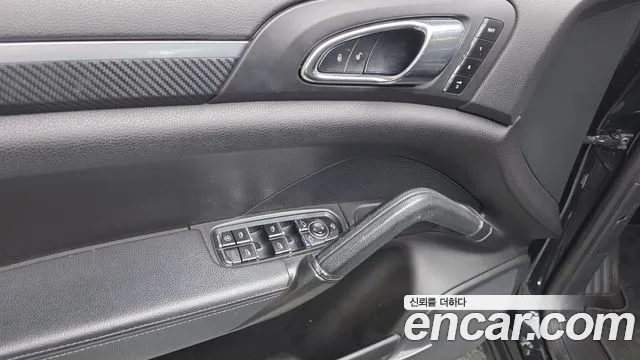Porsche Cayenne 2013 thumb 12