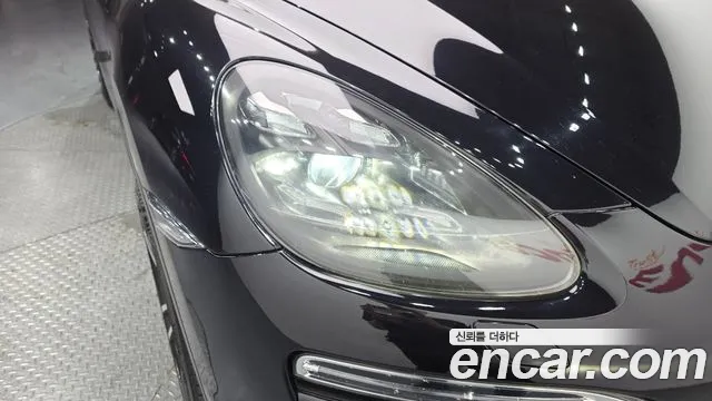 Porsche Cayenne 2013 thumb 11