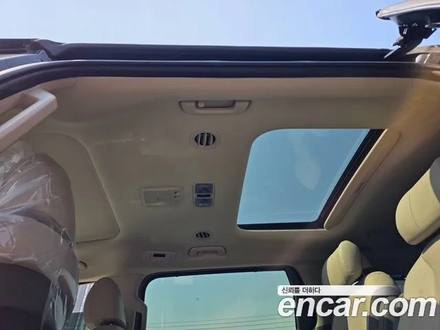 Kia Carnival 2023 thumb 4