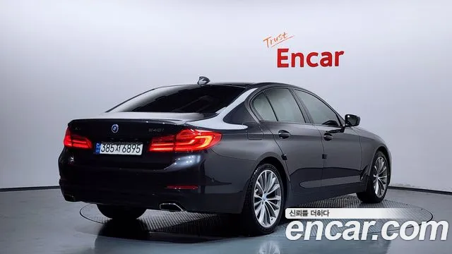 BMW 5 серии 2018 thumb 9